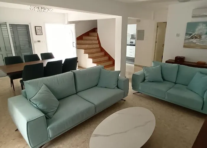 Aleksandar Villa Protaras